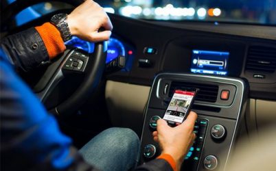 Minister maakt werk van minder smartphonegebruik achter het stuur